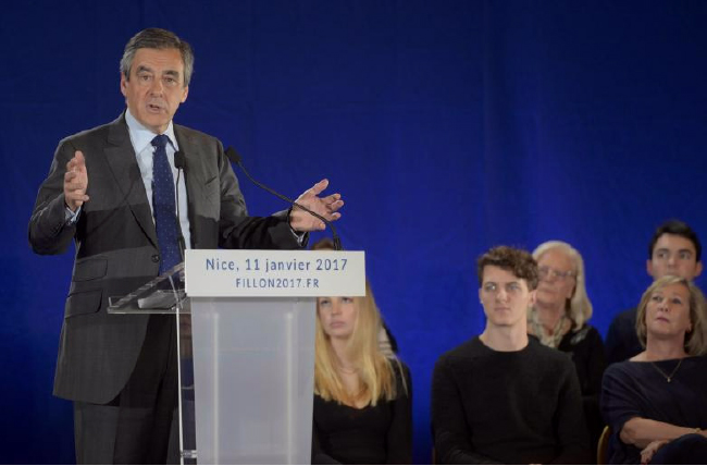 France’s Fillon Says Russia  Sanctions Pointless, Dialogue Needed